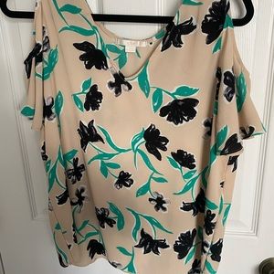 Women’s split sleeve floral top